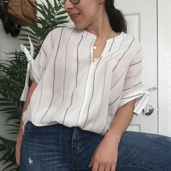 upstyleboutique Tops - ❗️One Left❗️NWT Stripe Cold Shoulder  Sleeves